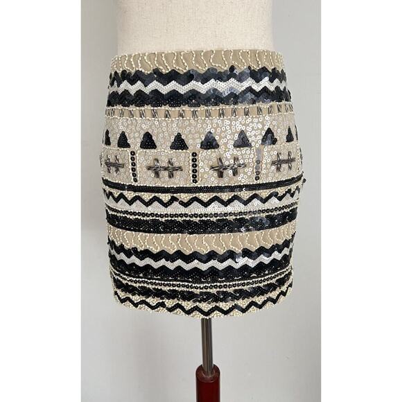 Foreign Exchange Dresses & Skirts - Foreign Exchange Miniskirt Sequins Beaded Black Gold White Holidays *Flaw